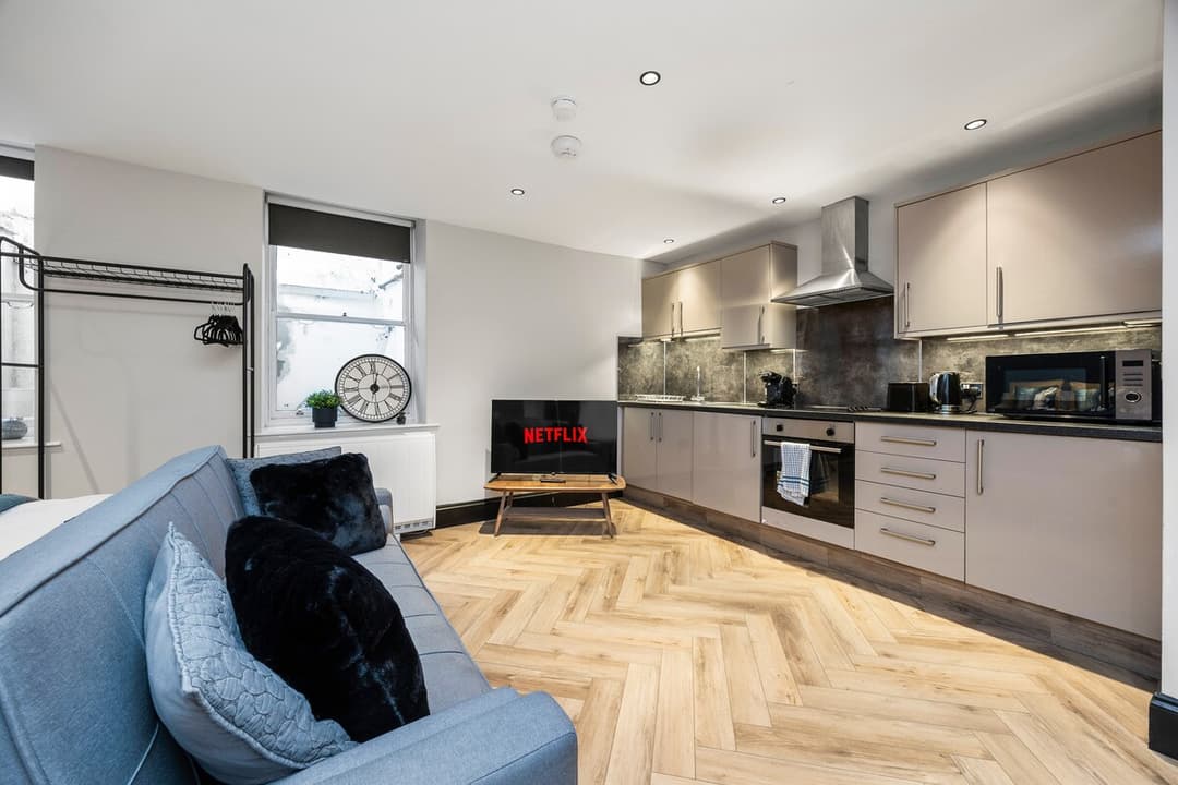 Central Luxury Apartment | Brighton Central  - View 4