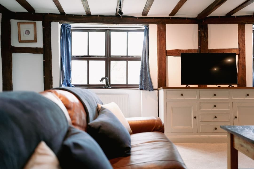 6 Bedroom House | Sittingbourne | Central - View 2
