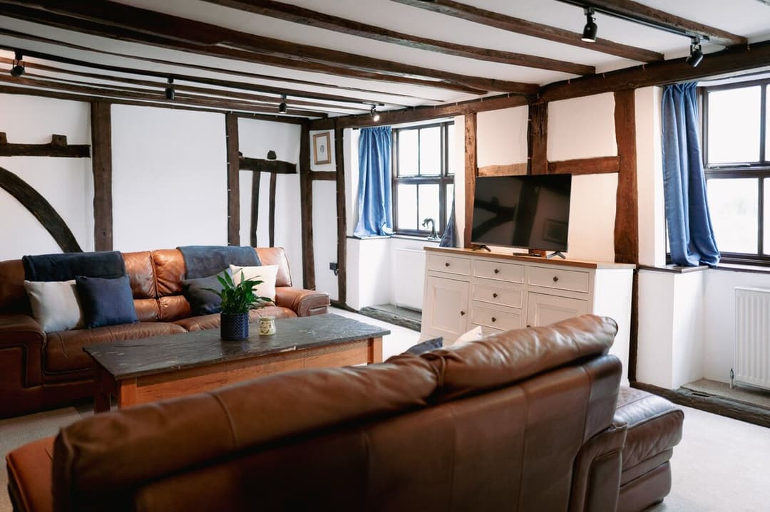 6 Bedroom House | Sittingbourne | Central - View 1