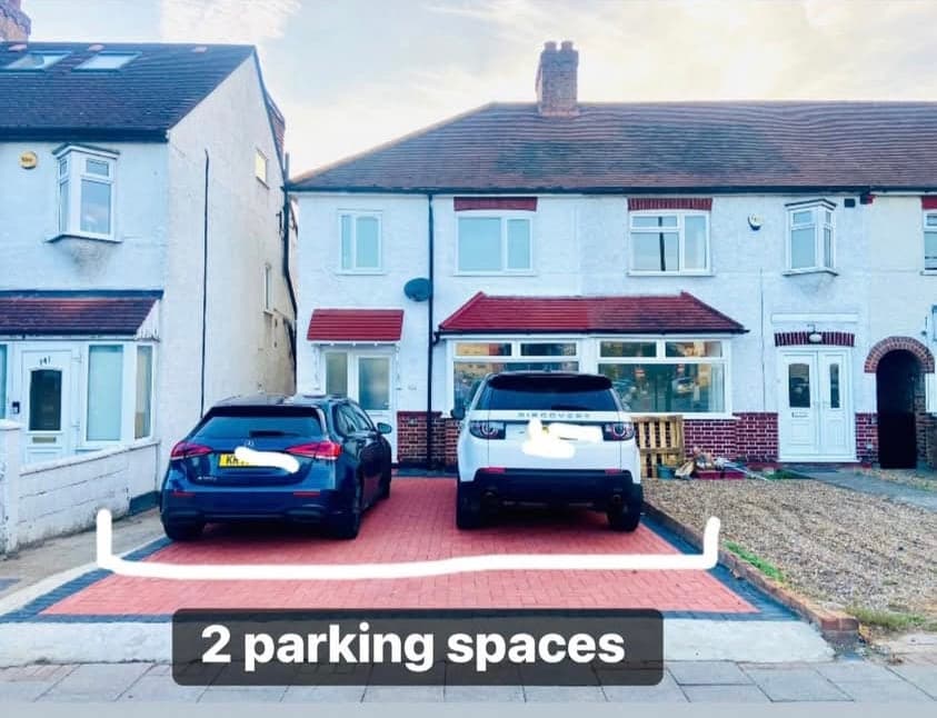 4 Bedroom Home In  London | Parking - View 6