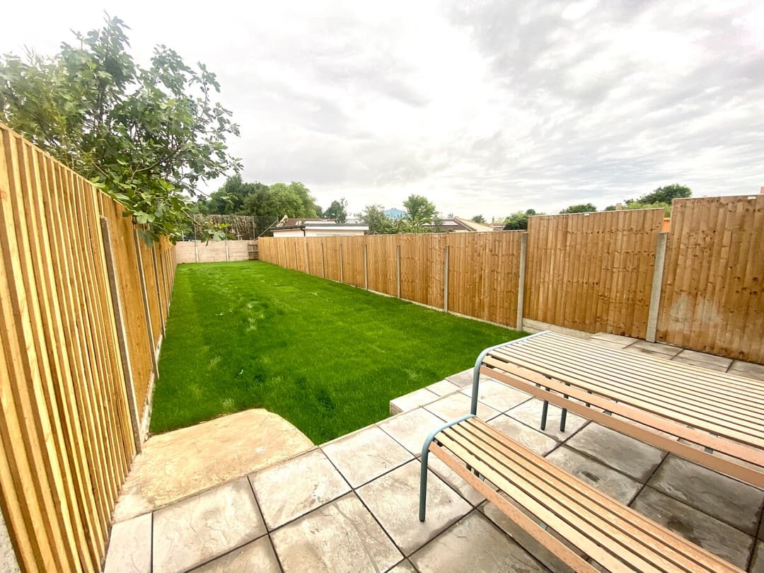 4 Bedroom Home In  London | Parking - View 8
