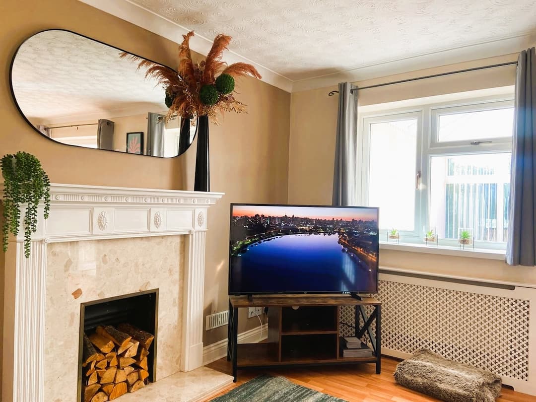 5 bed Fabulous house & FREE private parking - View 7