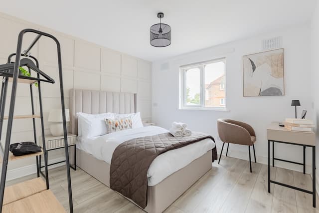 Amazing Location - West London - Station Access - View 1