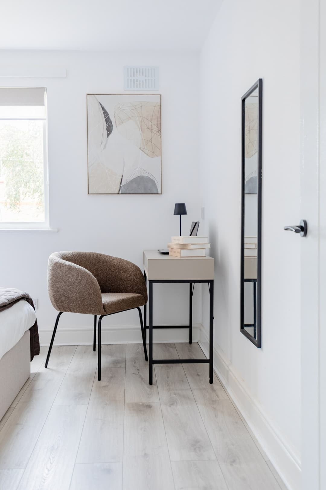 Amazing Location - West London - Station Access - View 5
