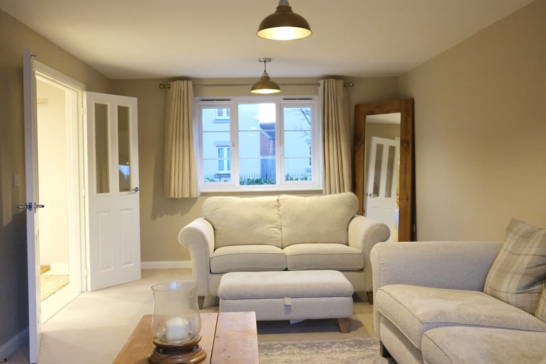Luxury 6-bedroom Bicester Village | Bicester Golf Course - View 3