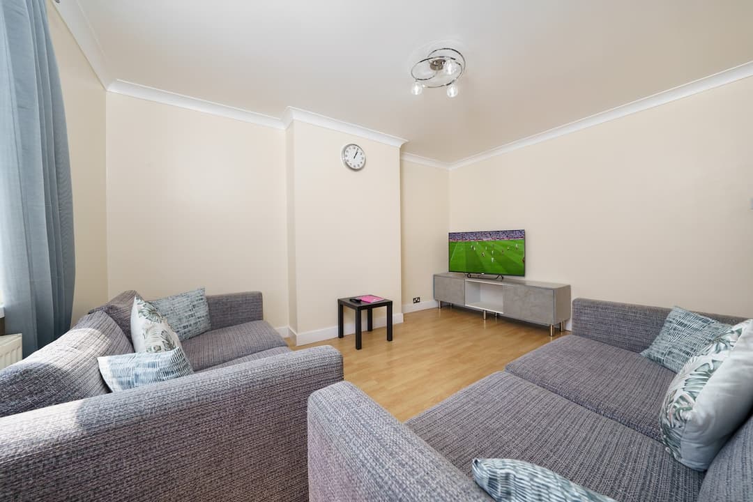 Heathrow 2 Bedroom Apartment - View 1