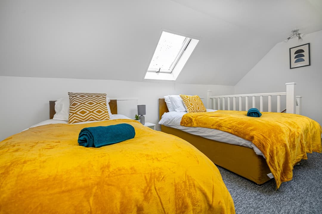 Bright & Spacious 3-Bed Abbey Wood Elizabeth Line - View 2