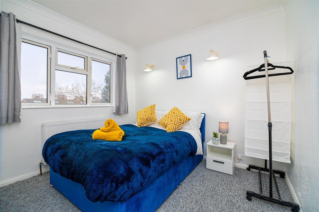 Bright & Spacious 3-Bed Abbey Wood Elizabeth Line - View 3