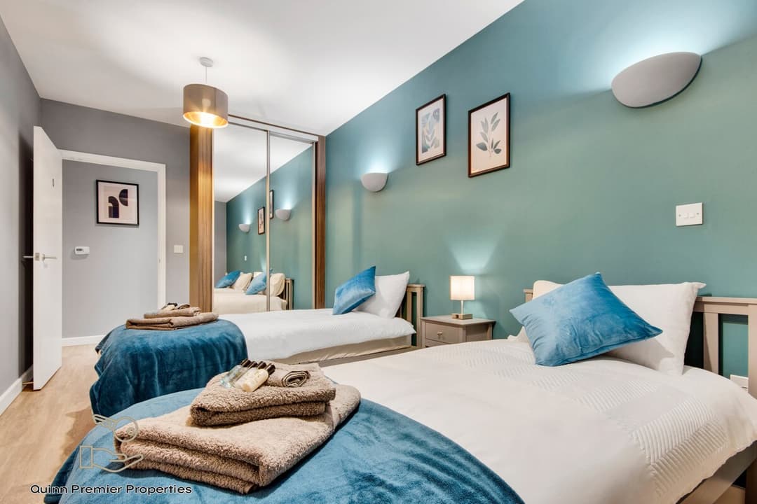 Deluxe Croydon Apartment - NHS & Professionals - View 2