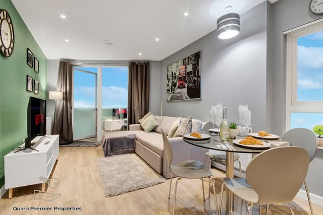 Deluxe Croydon Apartment - NHS & Professionals - View 4