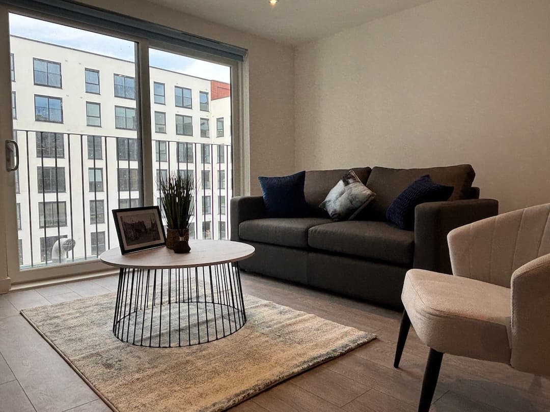 Stylish 1-Bedroom Apartment in central Birmingham - View 1