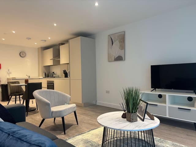 Stylish 1-Bedroom Apartment in central Birmingham - View 1