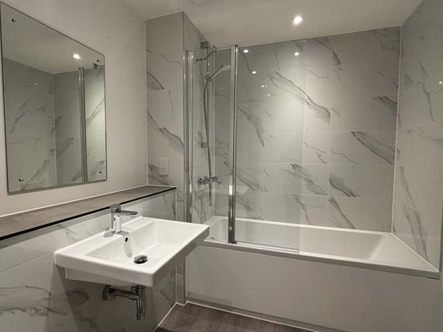 Stylish 1-Bedroom Apartment in central Birmingham - View 4