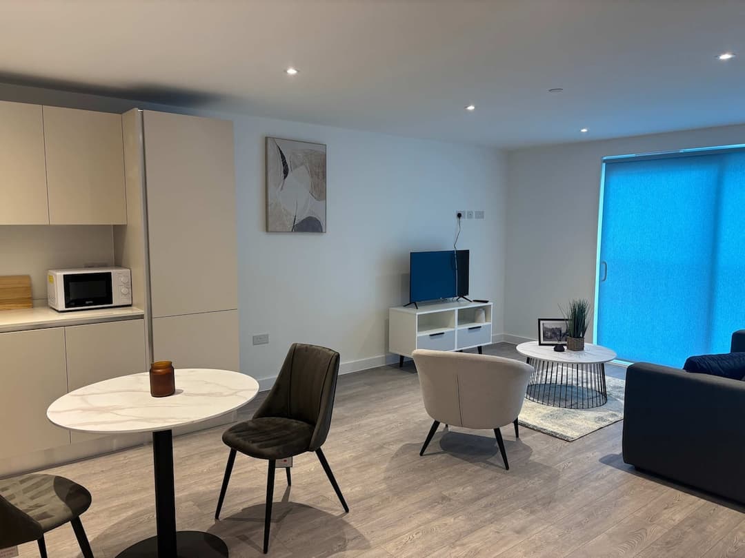 Stylish 1-Bedroom Apartment in central Birmingham - View 8