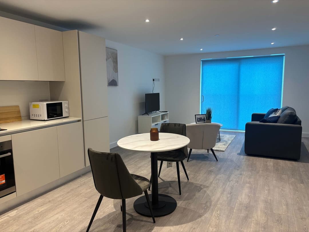 Stylish 1-Bedroom Apartment in central Birmingham - View 9