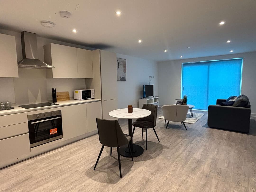 Stylish 1-Bedroom Apartment in central Birmingham - View 10