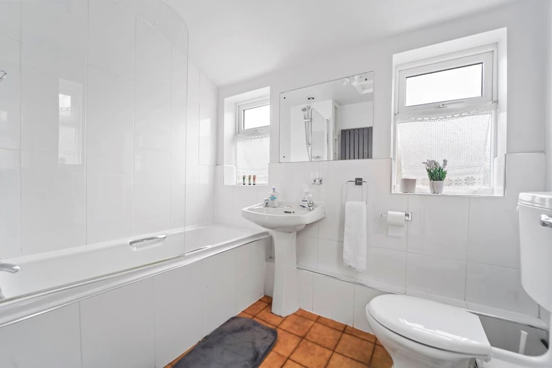 4 Bed Homely Retreat In Wolverhampton - View 9