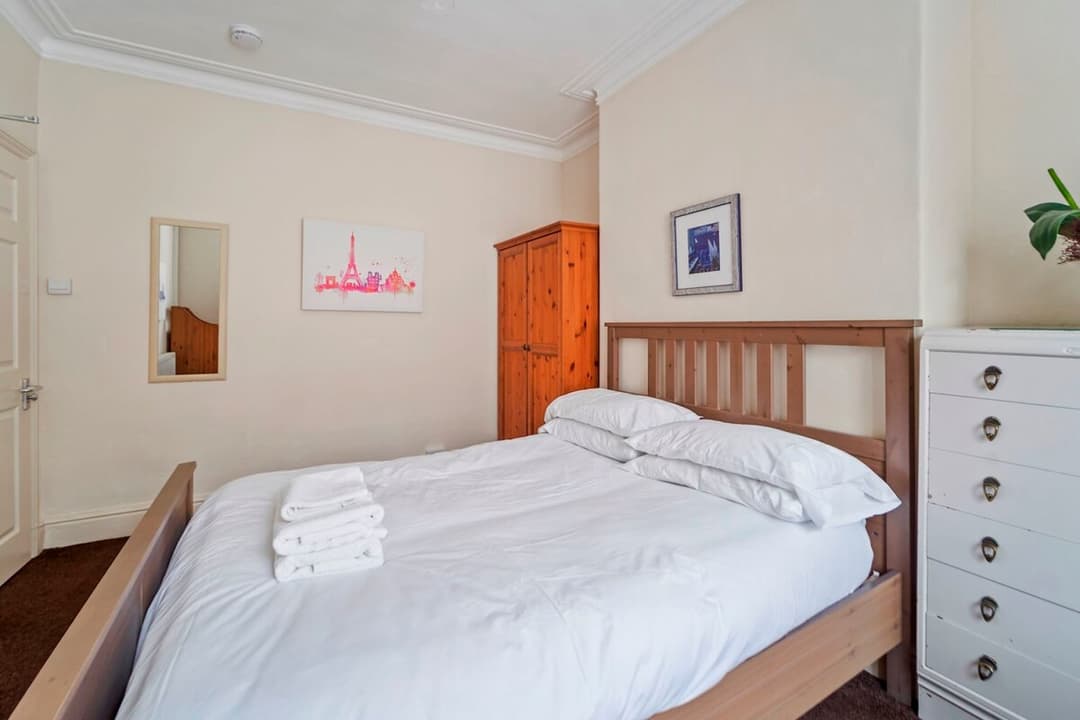4 Bed Homely Retreat In Wolverhampton - View 8