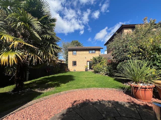 Two Bedroom Sleeps 4, Centre Milton Keynes, Parking, Wifi, Desk - View 3