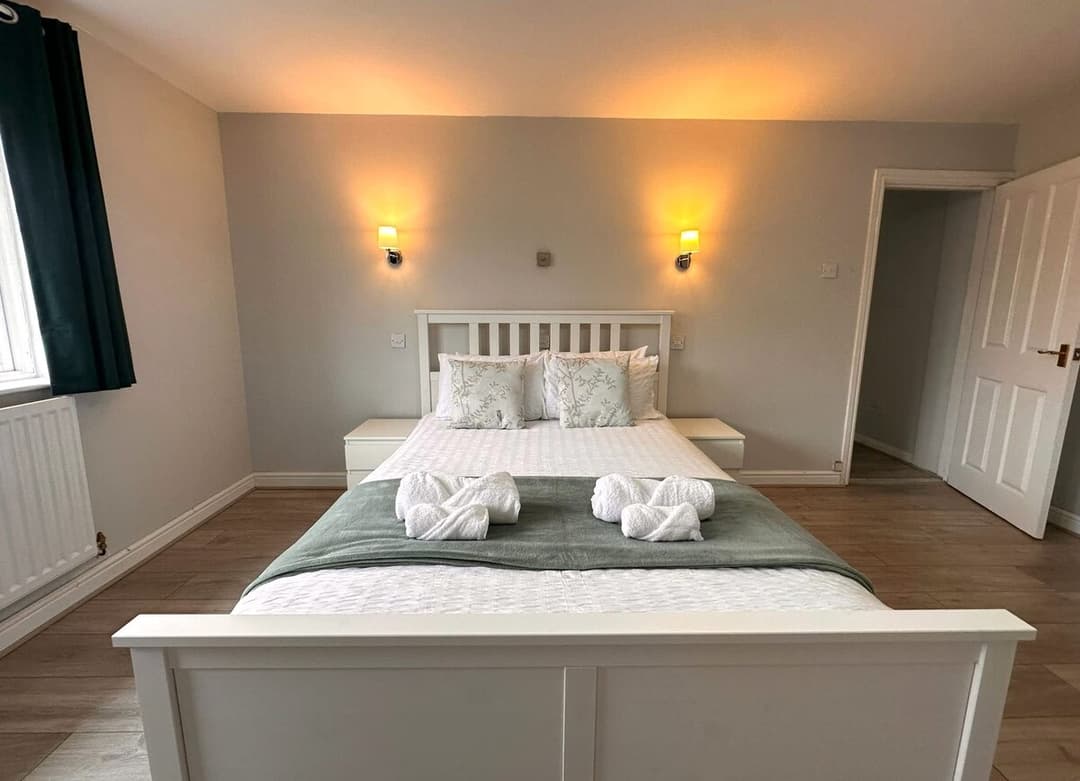 Spacious 4 Bed House with parking in Wolverhampton - View 11