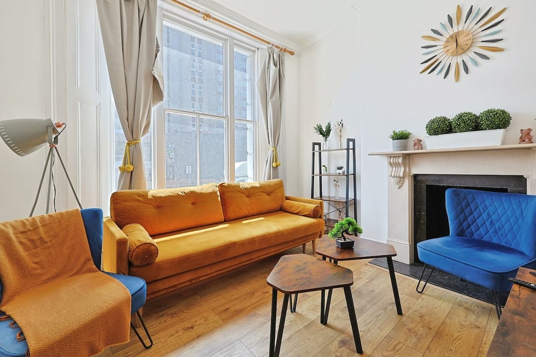 4 Bedroom Apt With Ac And Additional Sofa Bed (fulham Based) - View 1