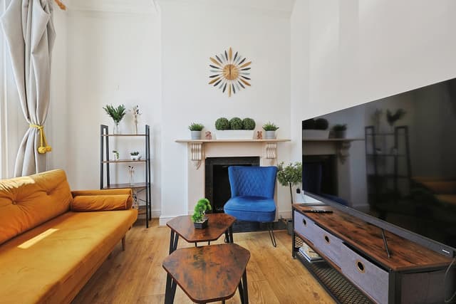 4 Bedroom Apt With Ac And Additional Sofa Bed (fulham Based) - View 1
