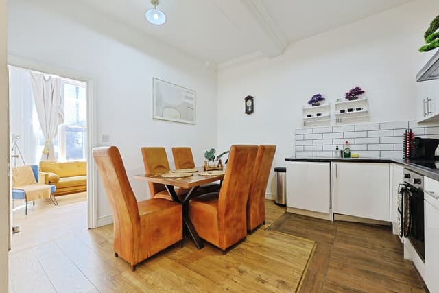 4 Bedroom Apt With Ac And Additional Sofa Bed (fulham Based) - View 2