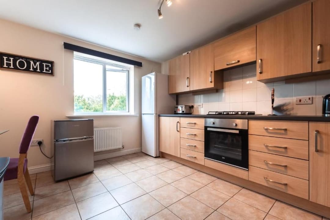 Coventry Modern 4 Bedrooms 2 Bathrooms - Sleeps Up To 7, Wifi, Parking - View 3