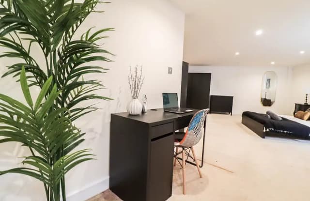 Central London Huge 2 Bed Flat W / Parking - View 4