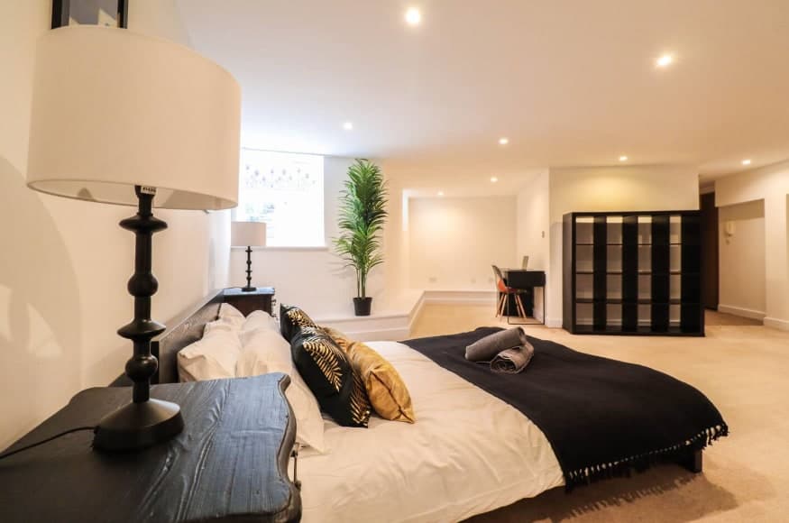 Central London Huge 2 Bed Flat W / Parking - View 2