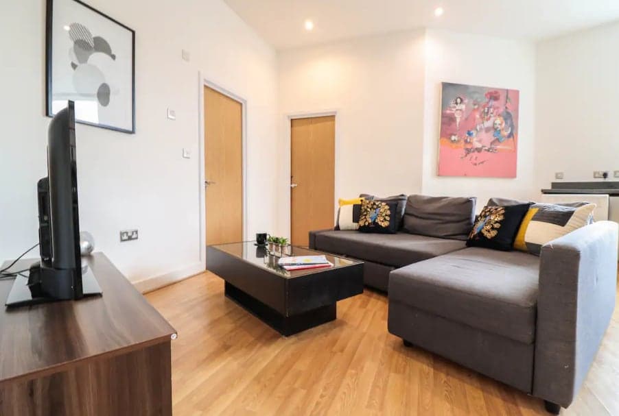 Central London Huge 2 Bed Flat W / Parking - View 8