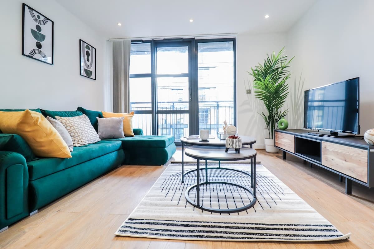 Stylish Canary Wharf Flat W/balcony - 5mins From Station