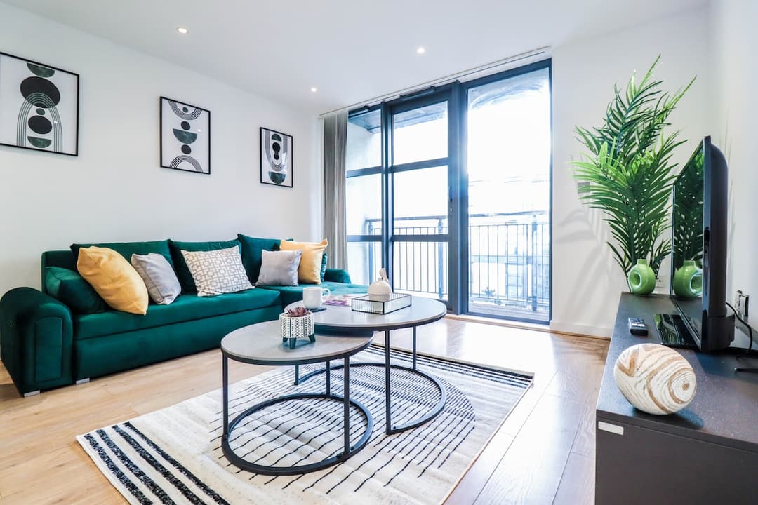 Stylish Canary Wharf Flat W/balcony - 5mins From Station - View 2