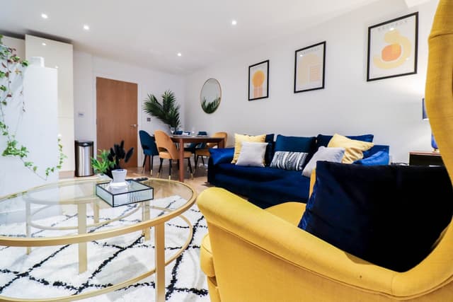 Luxury London Bridge Flat w/Balcony-Sleeps 6 - View 1