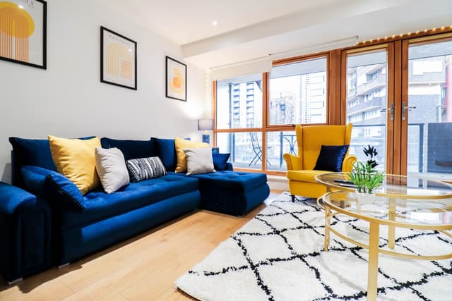 Luxury London Bridge Flat w/Balcony-Sleeps 6 - View 2