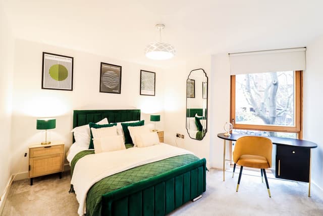 Luxury London Bridge Flat w/Balcony-Sleeps 6 - View 4