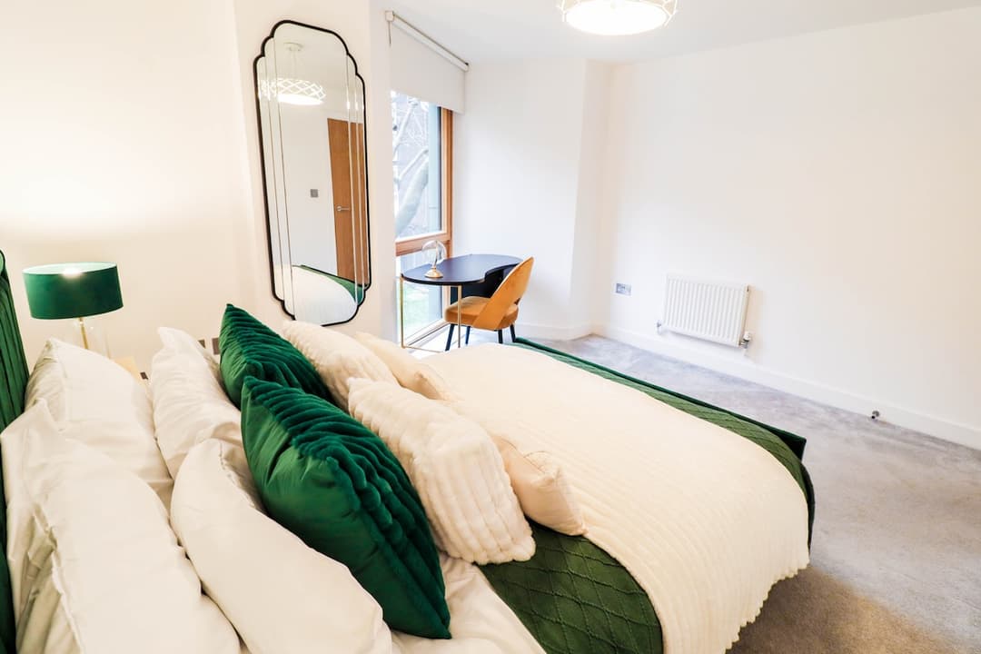 Luxury London Bridge Flat w/Balcony-Sleeps 6 - View 7
