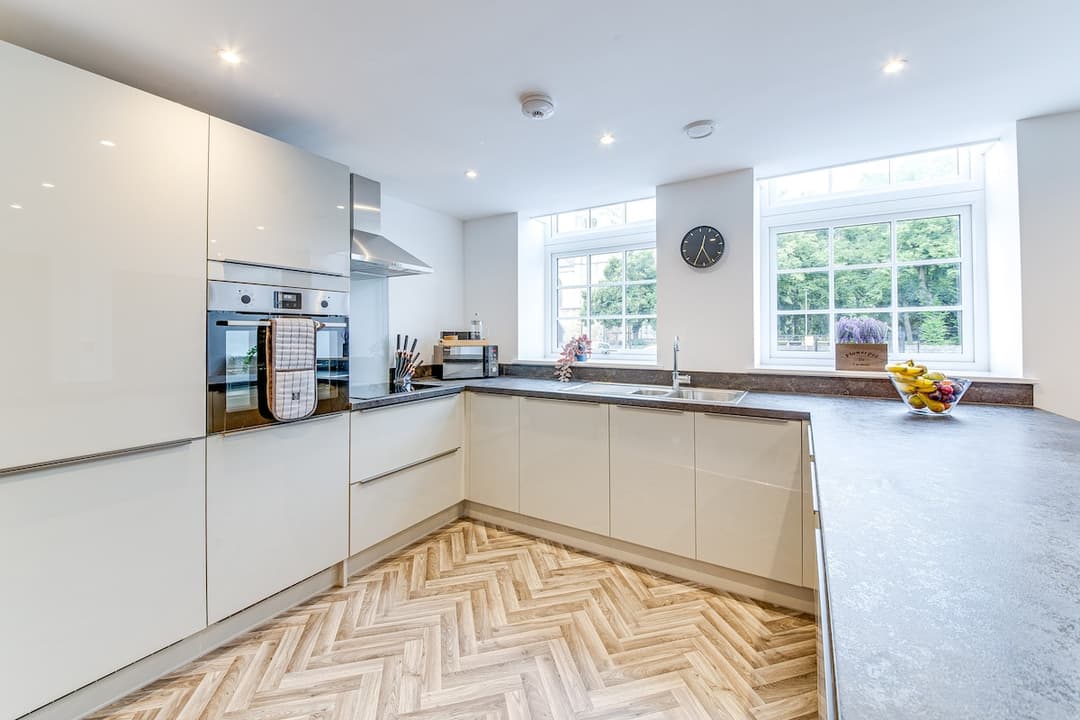 Beautifully Modern 2-Bed, Parking | Wifi | Netflix - View 19