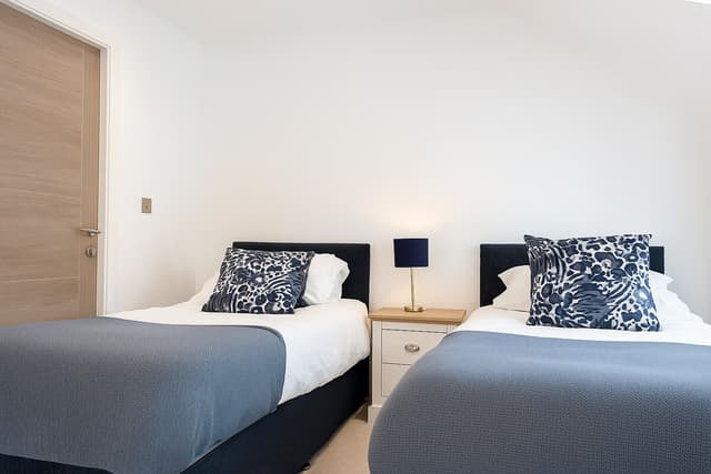 Beautifully Modern 2-Bed, Parking | Wifi | Netflix - View 2