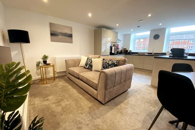 Beautifully Modern 2-Bed, Parking | Wifi | Netflix - View 1