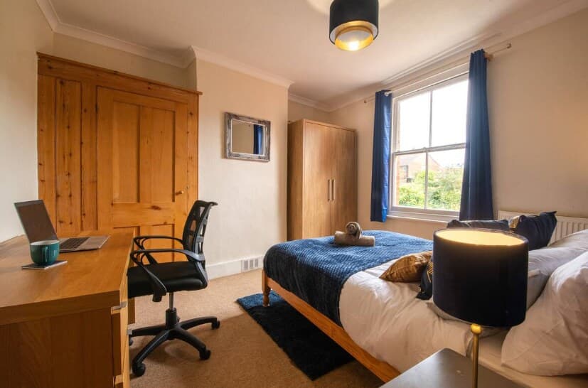 Victorian Home - City Centre  3 Bed - Free Parking - View 7