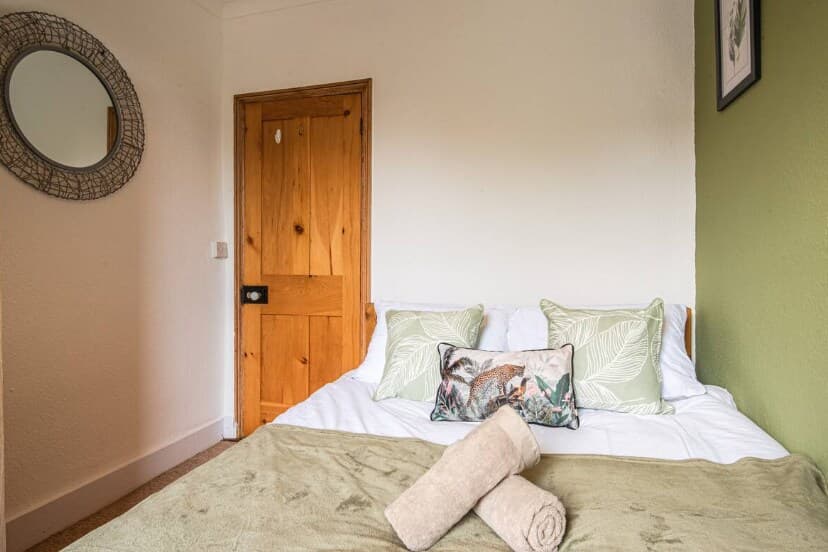 Victorian Home - City Centre  3 Bed - Free Parking - View 8