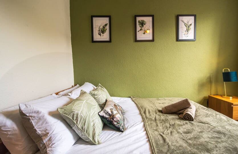 Victorian Home - City Centre  3 Bed - Free Parking - View 9