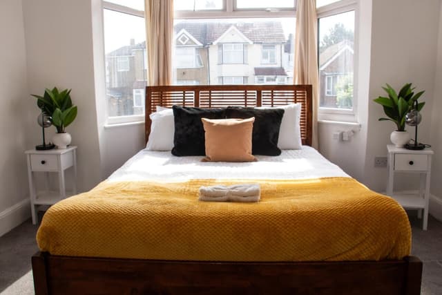 Spacious 6-bed Home Ideal For Contractors Working In London, Especially Near Wembley - View 4
