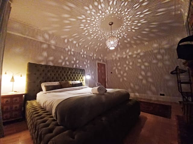 The Kingsize Suite Watford Nr Warner Bros - View 2