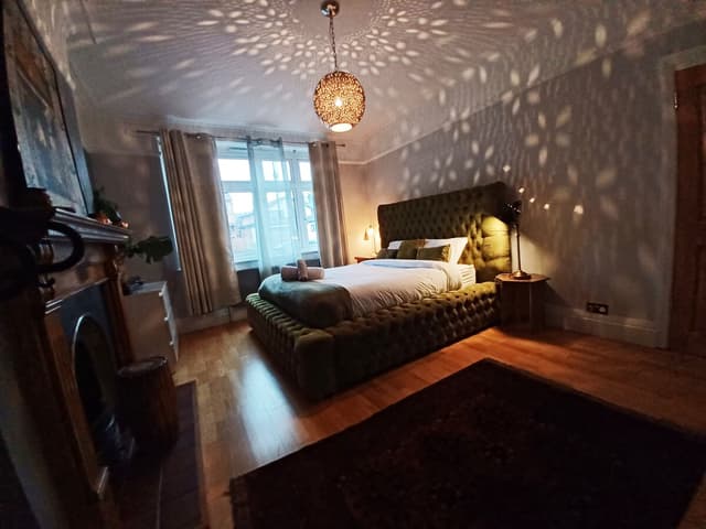 The Kingsize Suite Watford Nr Warner Bros - View 3