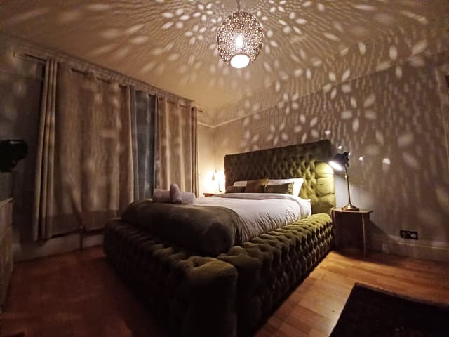 The Kingsize Suite Watford Nr Warner Bros - View 4
