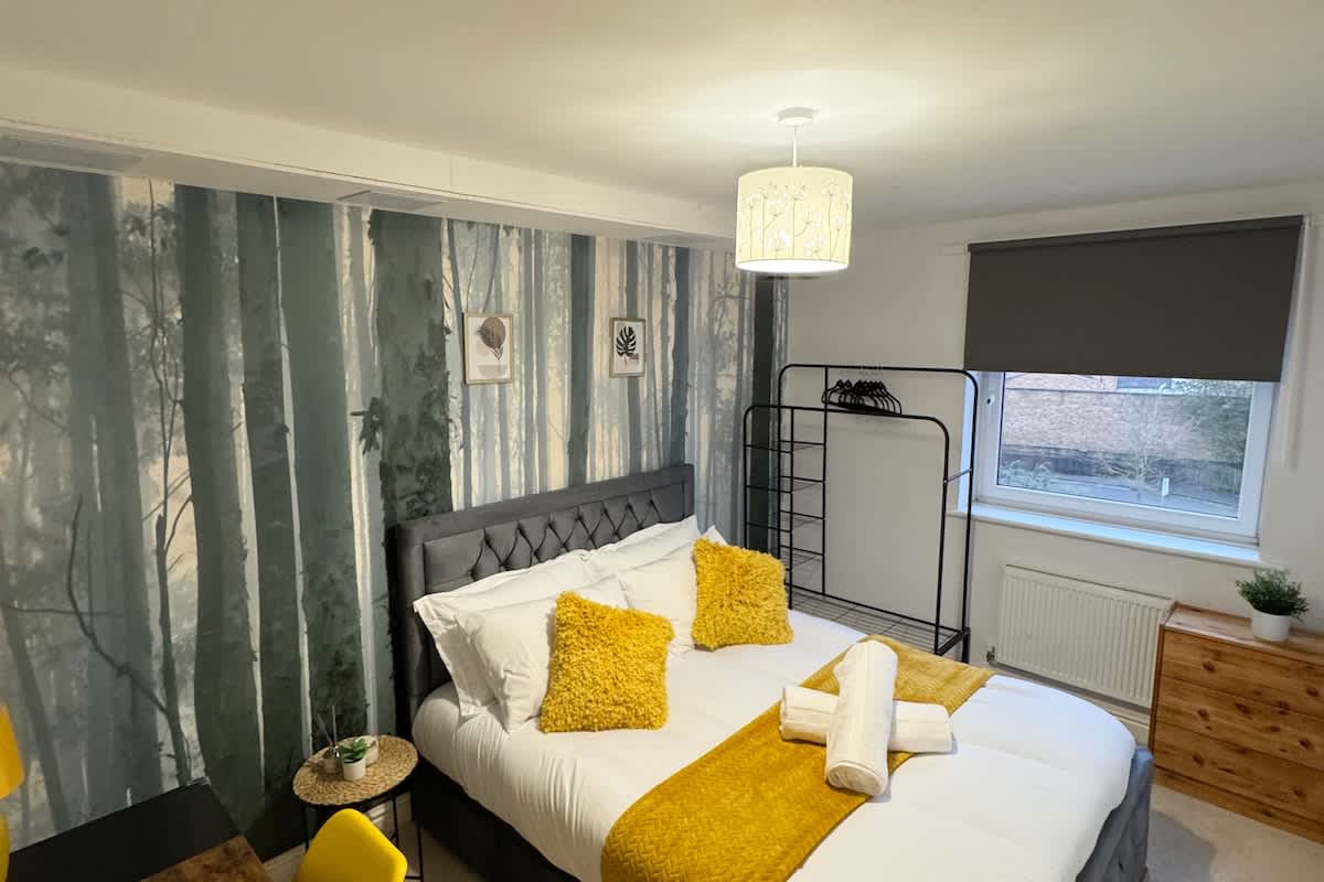Charming 2 Bedroom Home | Parking | London - View 5