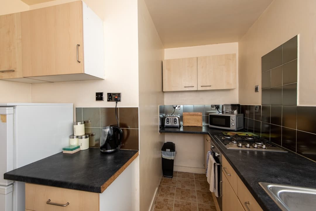 Darlington 1 Bedroom Apartment | Parking - View 4