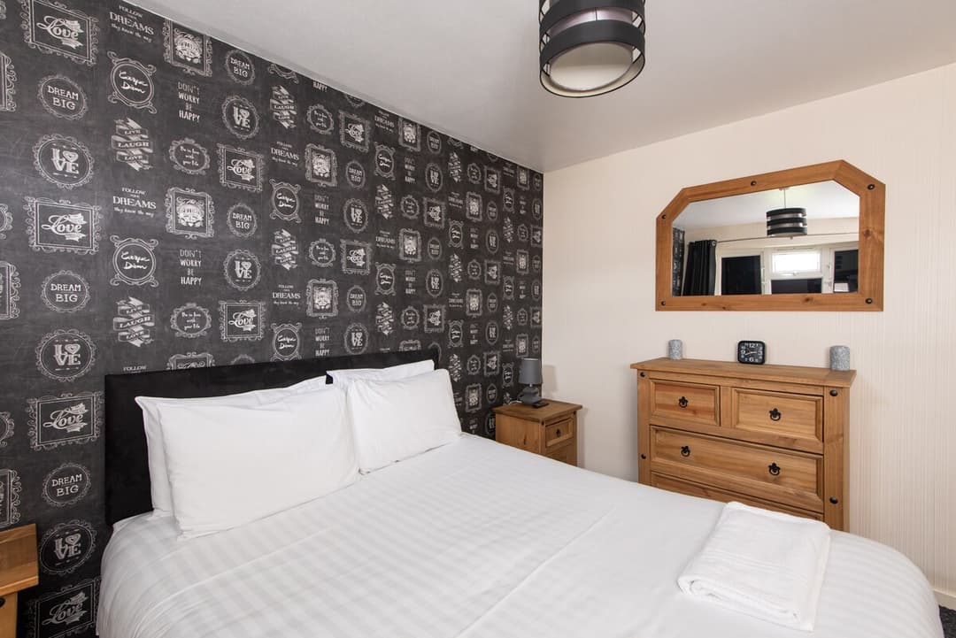 Darlington 1 Bedroom Apartment | Parking - View 5